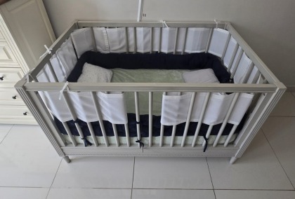 BABY CRIB BRAND: POTTERY BARN WITH FREE MATTRESS